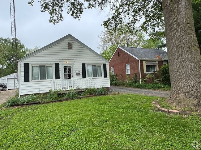 Building Photo - The Ultimate Floor-ty: 3 Bed/1.5 Bath Home...