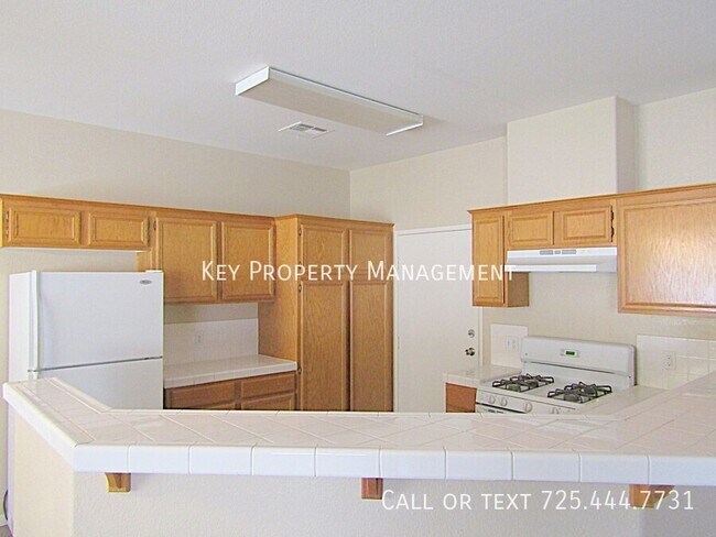 Photo - 3 BEDROOM 2.5 BATH TOWN HOME NEAR LAKE MEA... Unit #136