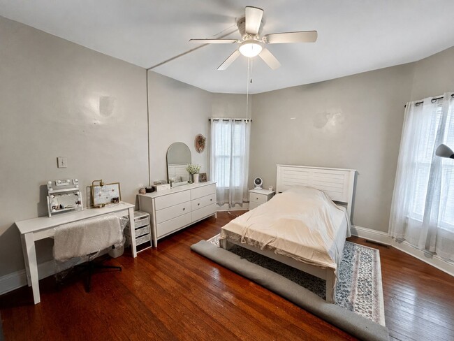 Photo - 344 Oldham Ave