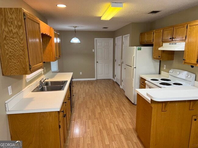 Photo - 204 Old Pond Dr W