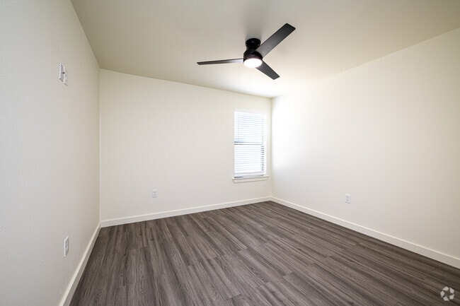 2BR, 2BA - 805SF - Second Bedroom