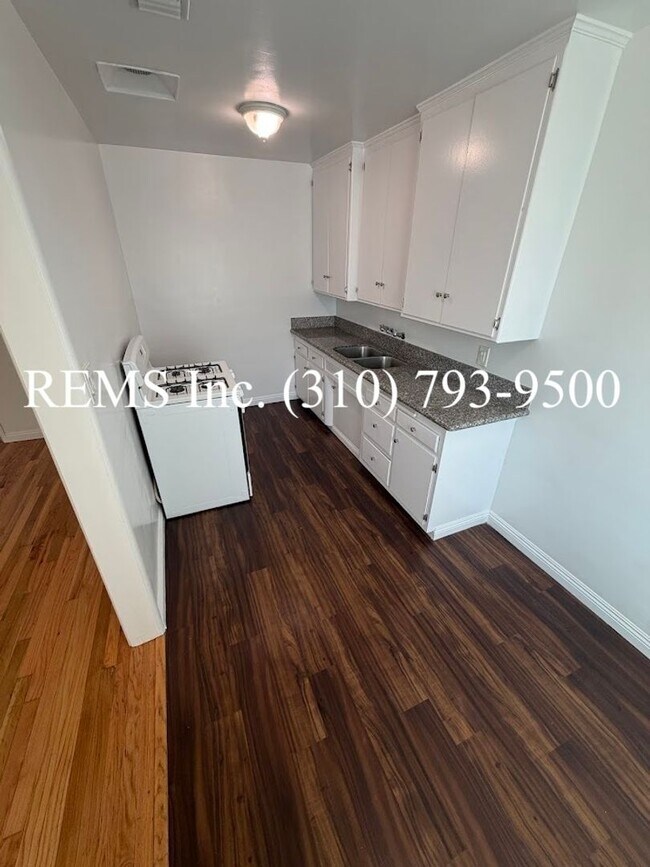 938 S Oak St Unit 938-2