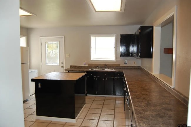 Photo - 16215 Carole Dr