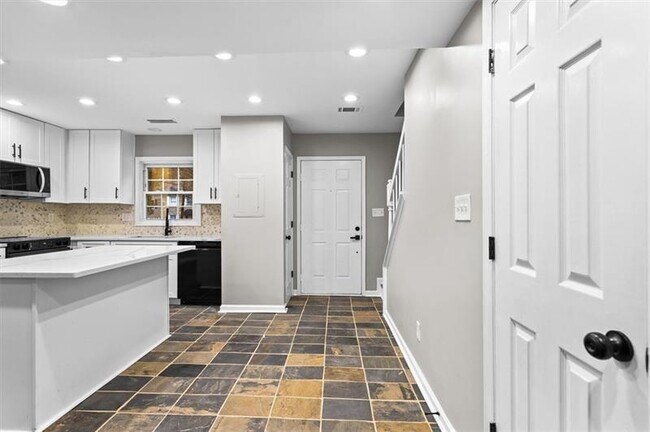 Photo - 1777 Twin Brooks Dr SE