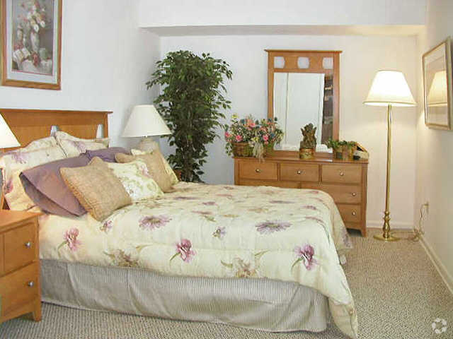 Bedroom - Fox Hill Apartments