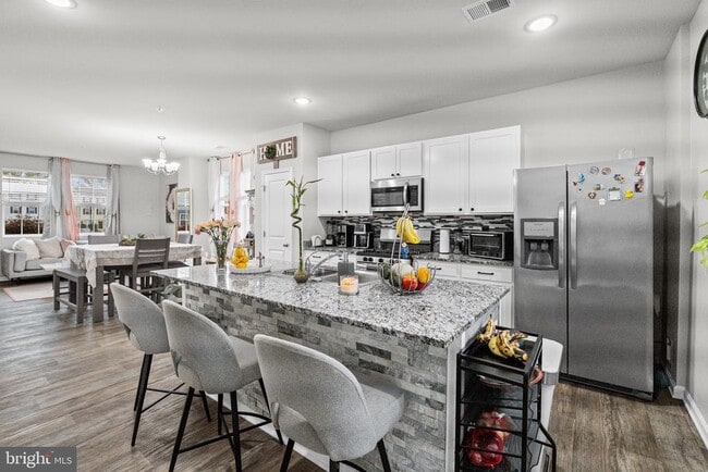 Photo - 1901 Graymount Way