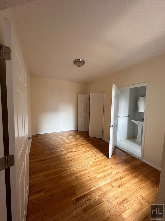 Photo - West 11th Street Unidad 3G