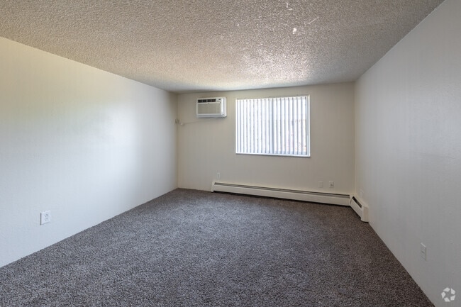 2BR, 2BA - 845SF - Living Room