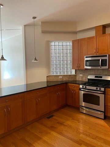 3744 N Kenmore Ave Unit 001