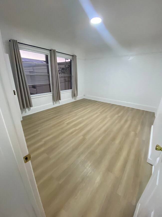 Building Photo - 2055 Berkeley Way