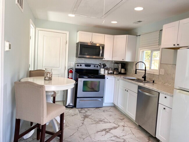 Photo - 749 1st St Unit Rear Cottage