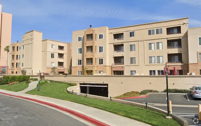 Building Photo - 1 BED/1 BATH CONDO NEAR LA JOLLA VILLAGE Unit 5106