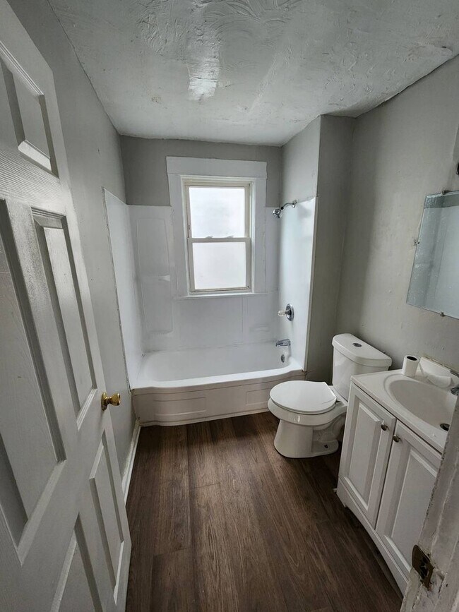 Photo - 10602 Earle Ave Unidad 1 - First Floor