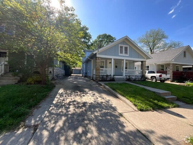 Building Photo - 3 bedroom 2 bath with bonus Office space Rental