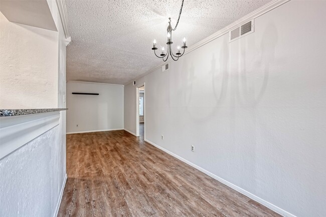 Building Photo - 8277 Kingsbrook Rd Unit 154 Rental