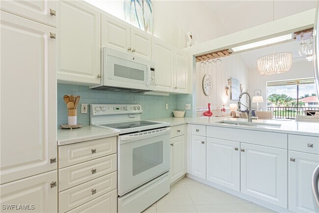 Building Photo - 260 Robin Hood Cir Unit 202