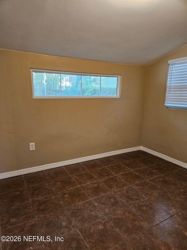 Photo - 848 Crestwood St