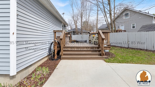 Photo - 270 N Main St