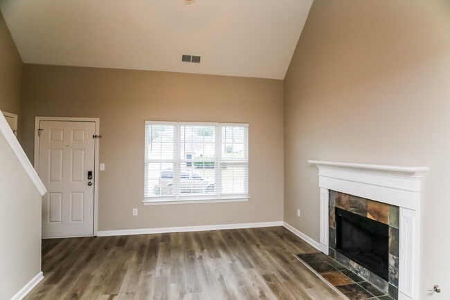 Photo - 100 St Ann Cir