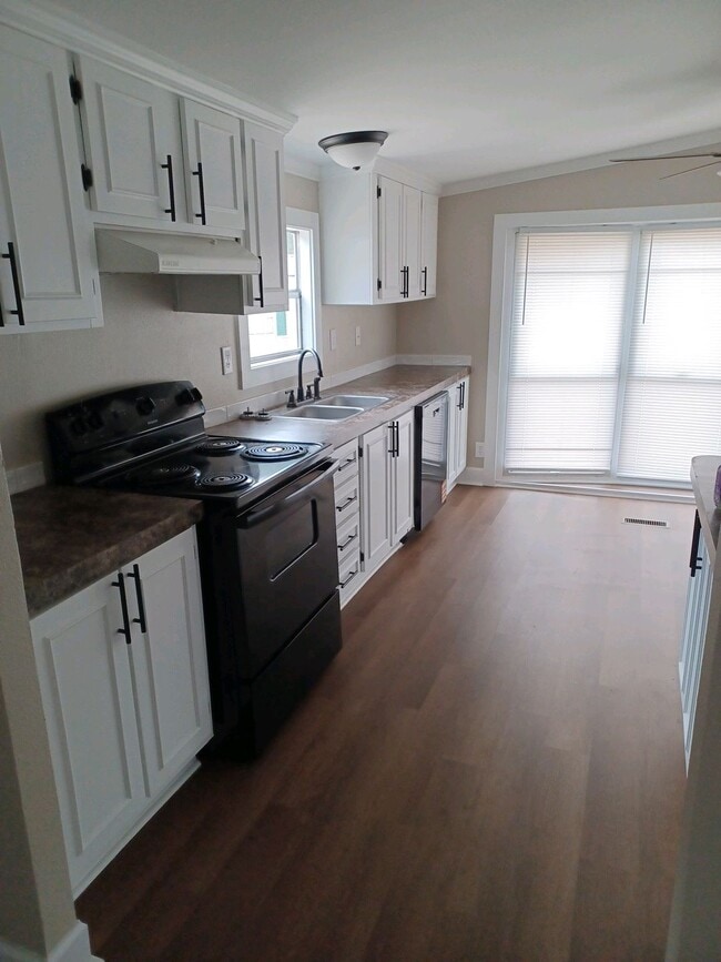 Photo - 890 Rough Edge Rd