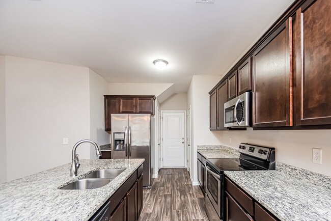 Photo - 428 Hawkeye Ct