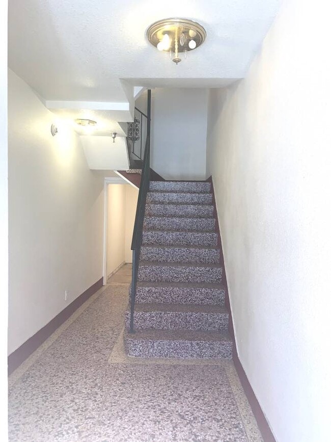 ENTRY - 1120 Judah St Unit #2