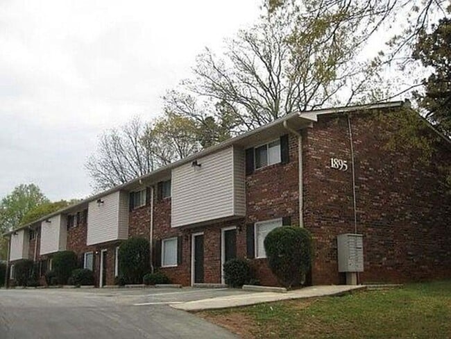 Building Photo - Charming 2BR Townhome in Atlanta