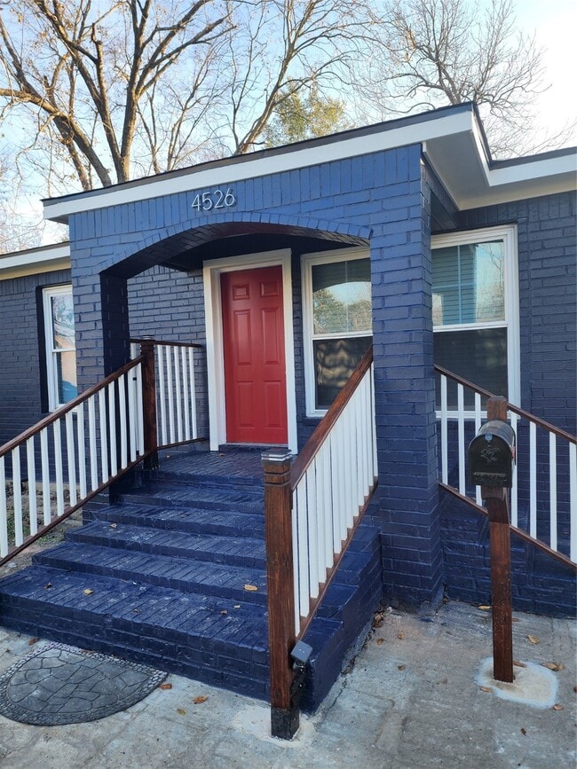 Photo - 4526 Kingsbury St