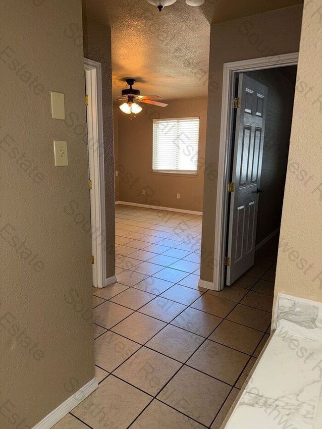 Photo - Spacious 2 bedroom 1 Bath apartment- Close...