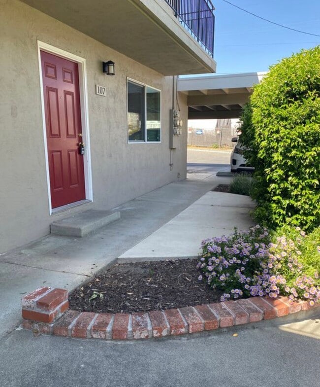 Photo - 107 E G St Unit 107