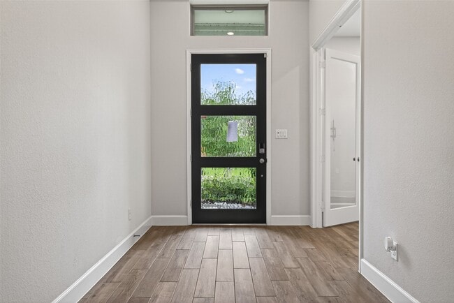 Photo - 302 Sky Top Dr