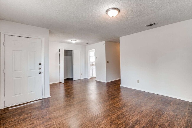 Photo - Stylish Half-Duplex in Arlington