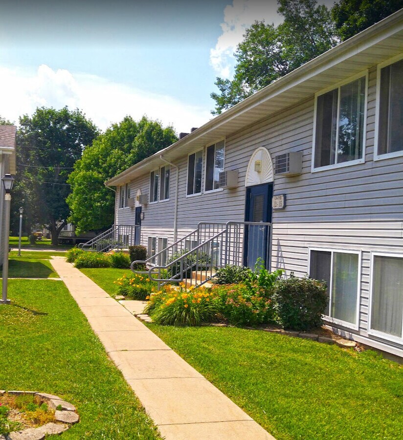 Blackhawk Apartments - Blackhawk Apartments