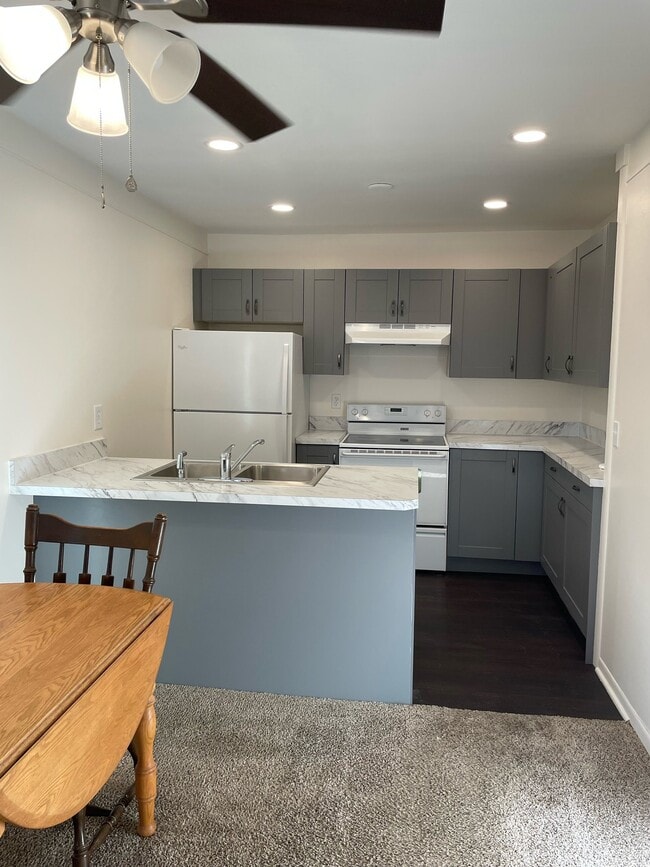 Building Photo - 11975 Hall Rd