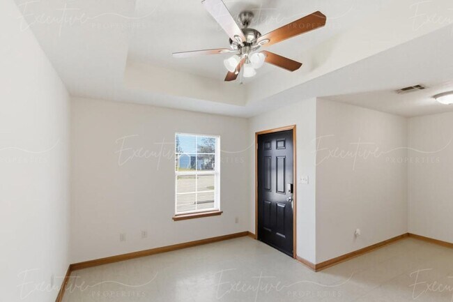 Photo - 2220 N Malcolm St Unidad B