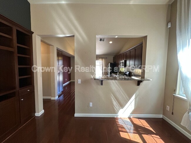 2741 Nostalgia St