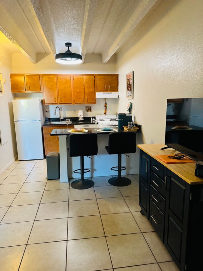 Building Photo - Fully Furnished 1 Bedroom Condo in Gated Community – Flexible Lease Terms Available! Unit 306