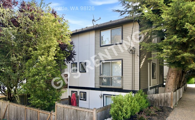 Building Photo - 3406 SW Holly St