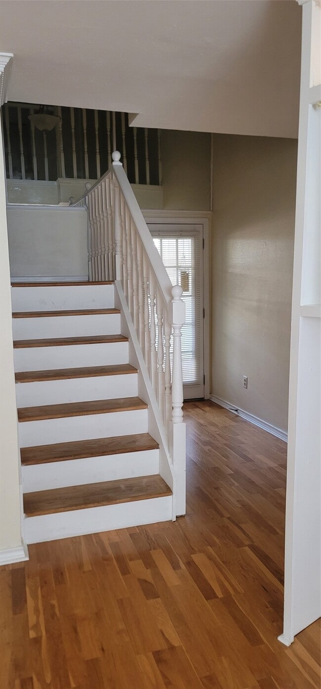 Photo - 20111 Beechview Ln