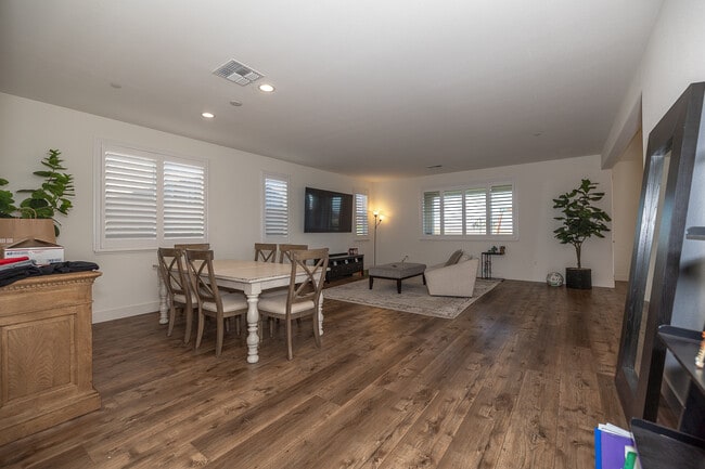 Photo - 105 Tanoak St