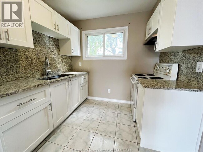 Photo - 6322 Thornberry Crescent