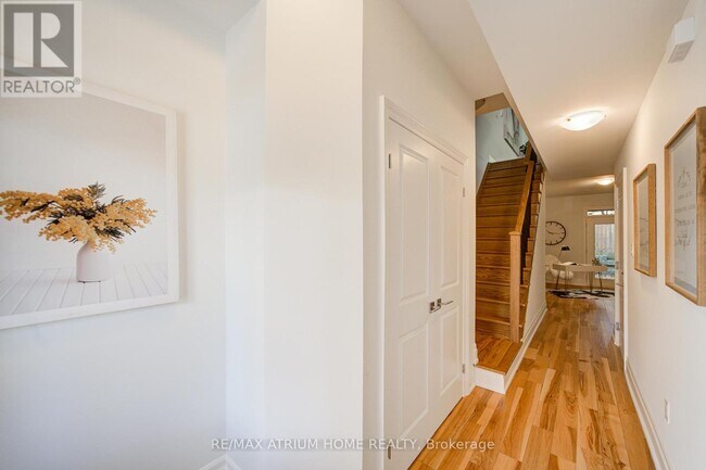 Photo - 111 Wilson St E