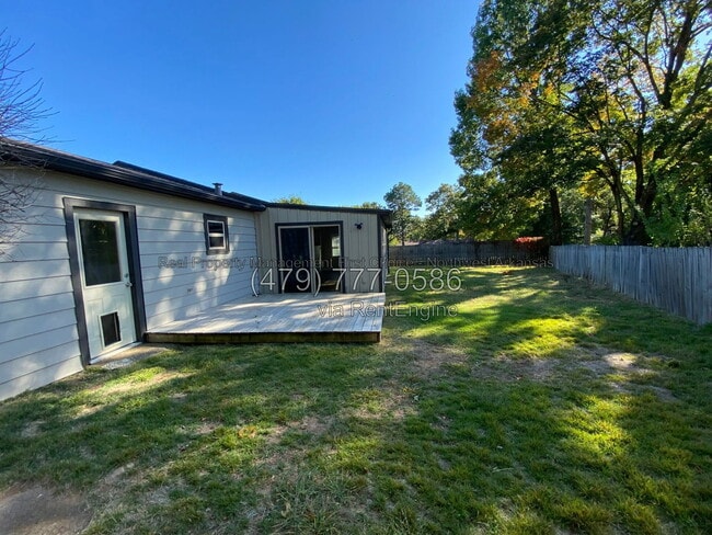 2831 Strawberry Dr