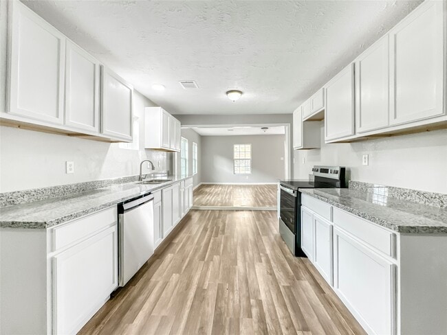 Photo - 306 Armstrong St