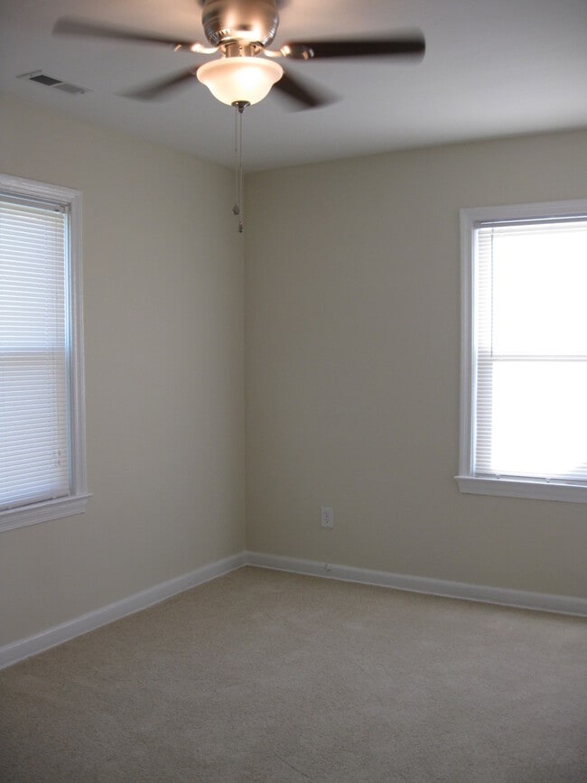 Photo - Adorable 2 Bedroom in Hampton!