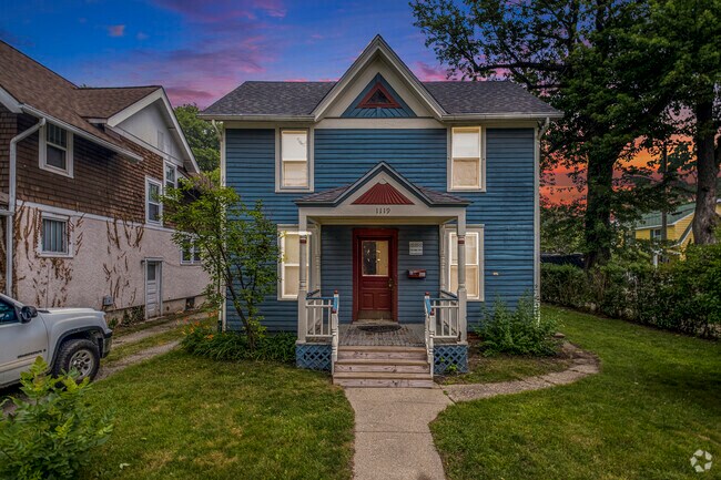 Building Photo - 1119 S Forest Ave Rental