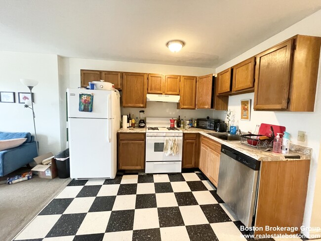 96 Hammond St Unit 4