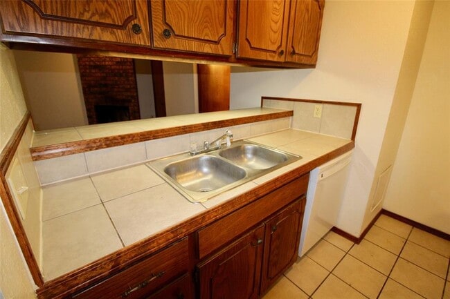 902 Acacia Cir