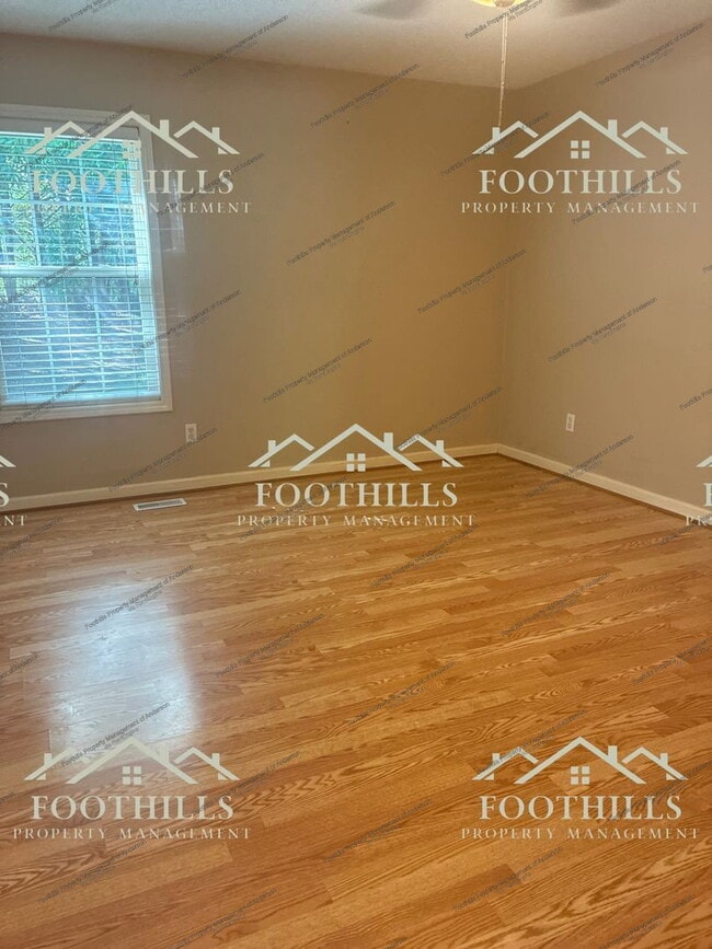 Photo - 107 Ashton Ln