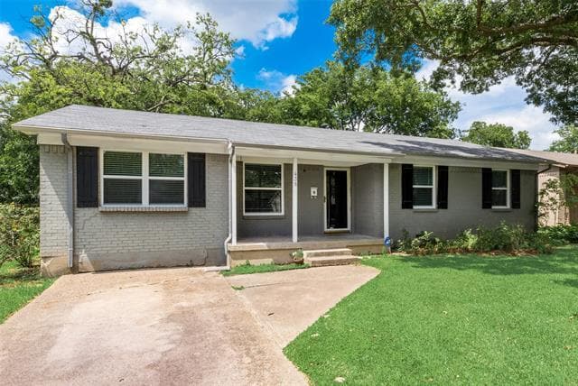 438 Daniel St